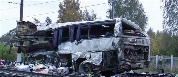 حادث مأساوي في جنوب إفريقيا: مصرع 5 أطفال وإصابة 20 في تصادم بين قطار وحافلة مدرسية