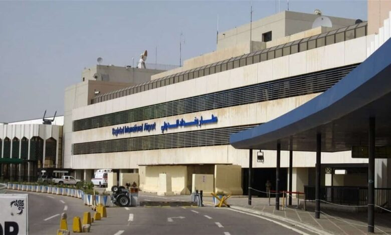 أكثر من 654 زائراً باكستانياً عالقاً في مطار بغداد بسبب عطل فني بطائرات عراقية
