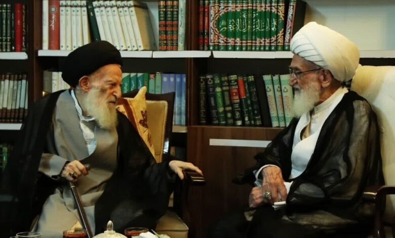 لقاءٌ هامٌّ يجمعُ مرجعينِ دينيّينِ في قم المقدسة