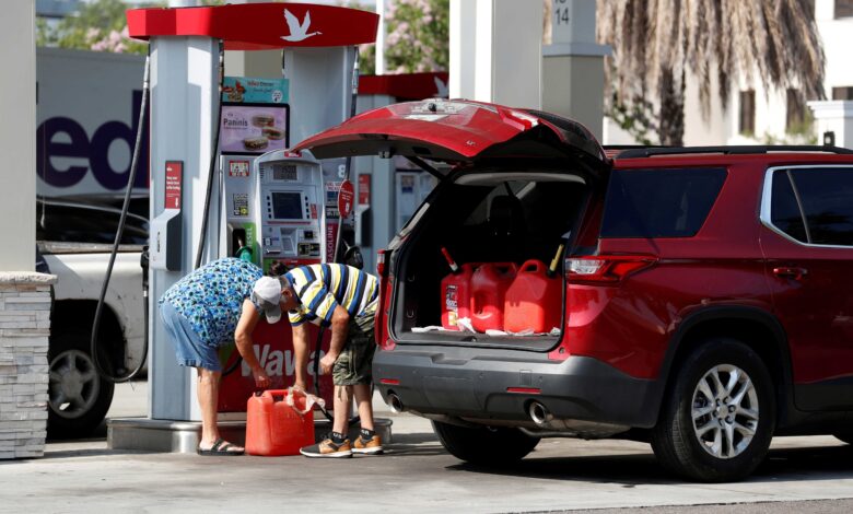 سكان فلوريدا يواجهون أزمة وقود بعد إعصار ميلتون المدمر