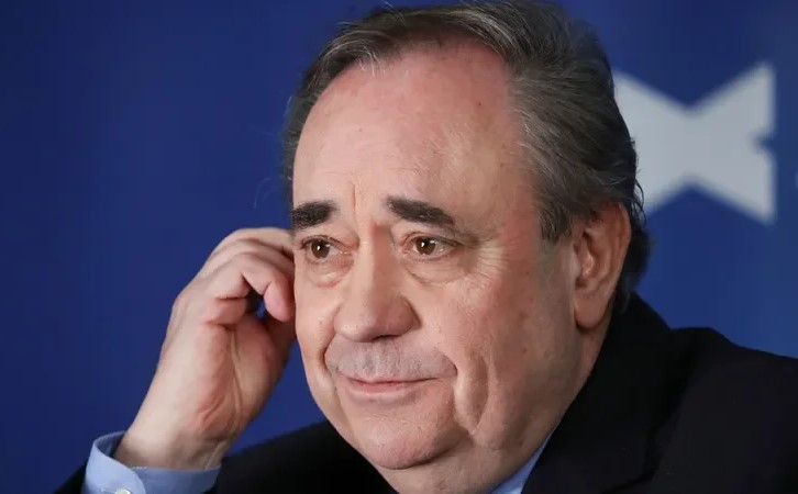 حزب الاستقلال الاسكتلندي يعلن وفاة أليكس ساموند عن عمر 69 عامًا