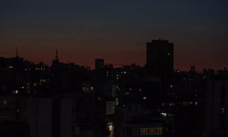 توقف كامل للتيار الكهربائي في لبنان بسبب نفاد الوقود