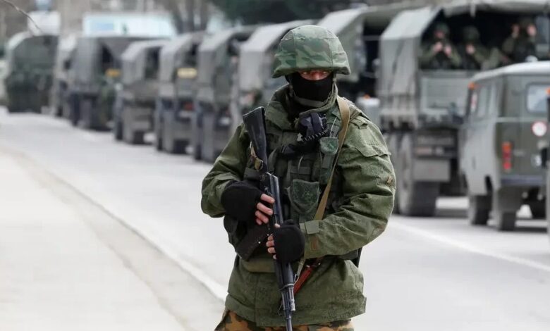 القوات الروسية تعلن استسلام عسكريين أوكرانيين في قرية كوماروفكا