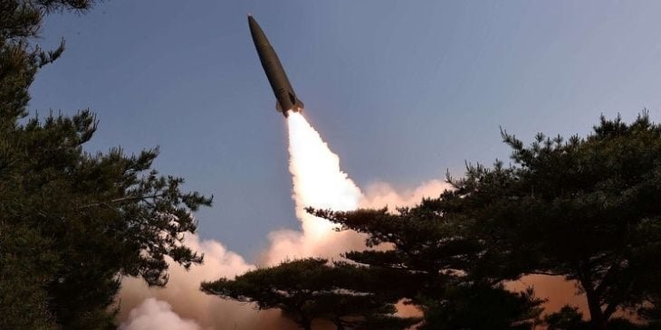 إطلاق صواريخ بالستية قصيرة المدى من كوريا الشمالية: تصعيد في التوترات مع الجنوب