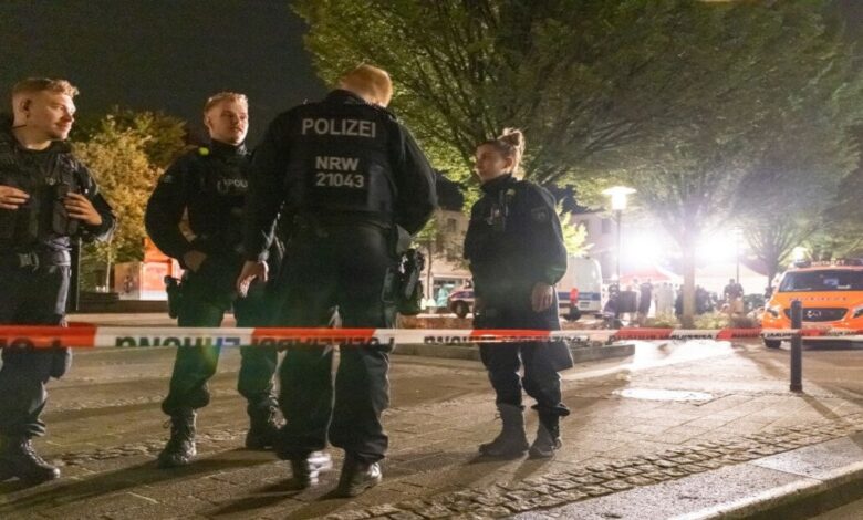 حادثة طعن عشوائية في زولينغن: غموض حول المشتبه به وإصابات خطيرة