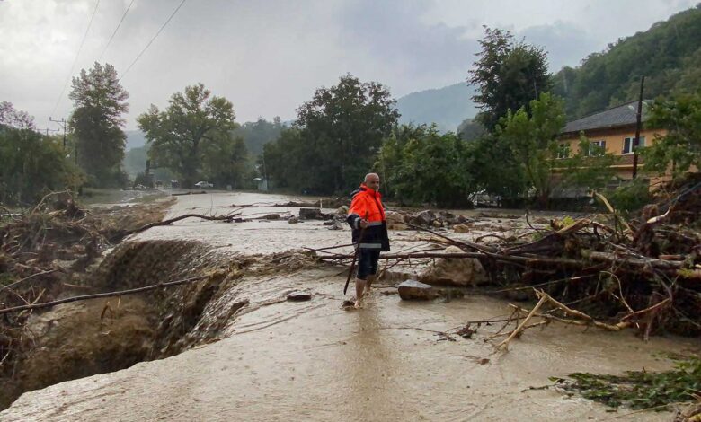 مصرع شخص وفقدان آخر في فيضانات وسط تركيا