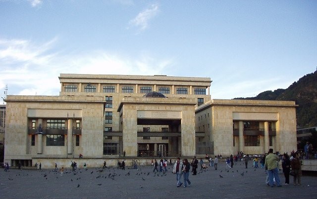 أزمة دبلوماسية جديدة في كولومبيا مع اتهام سفيرها بتهريب المخدرات