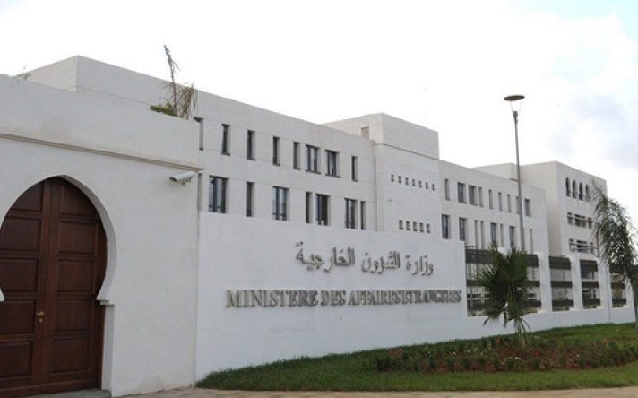 الجزائر ترد بحزم على فرنسا: سحب السفير بسبب الاعتراف بخطة الحكم الذاتي المغربية