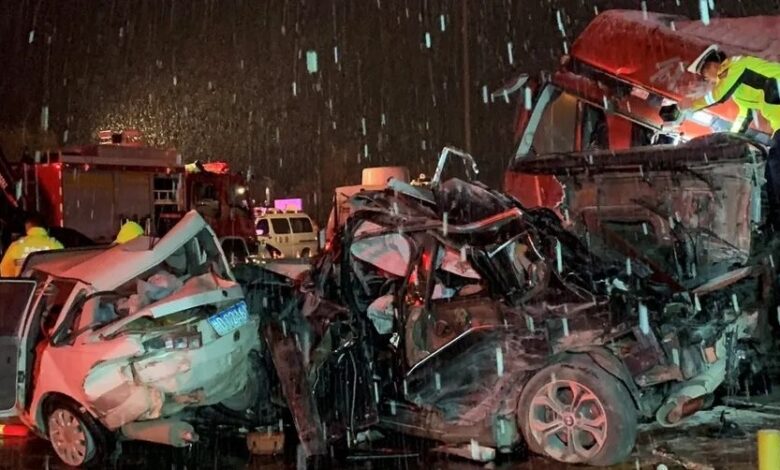 حادث مأساوي: حافلة مدرسية تصطدم بجمهور أمام مدرسة في شرق الصين