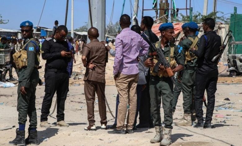 هجوم انتحاري لحركة الشباب في مقديشو يودي بحياة 37 شخصًا