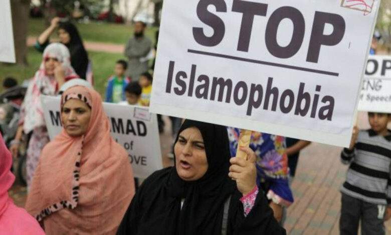 ارتفاع حاد في جرائم الإسلاموفوبيا في بريطانيا: تقرير يدق ناقوس الخطر