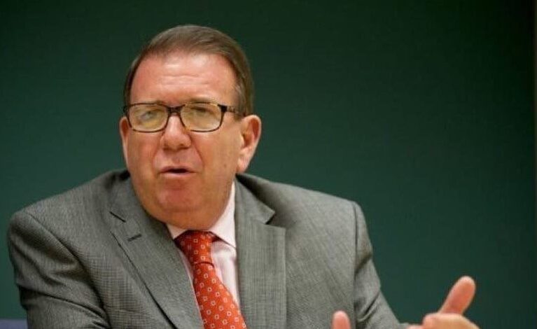 توترات انتخابية في فنزويلا: غونزاليس أوروتيا يتمسك بفوزه وسط الاضطرابات