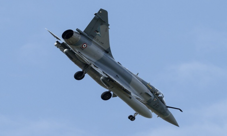 فرنسا تؤكد تزويد أوكرانيا بمقاتلات “ميراج 2000” في بداية 2025