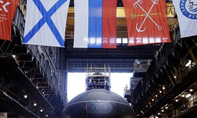 روسيا تدشن غواصة صاروخية جديدة من طراز Varshavyanka لأسطول المحيط الهادئ