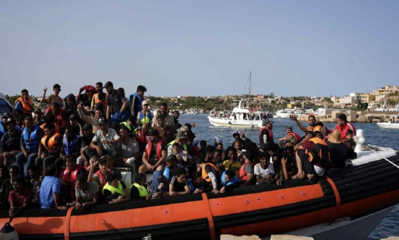 إيطاليا تبدأ بنقل المهاجرين إلى ألبانيا بموجب اتفاق مثير للجدل