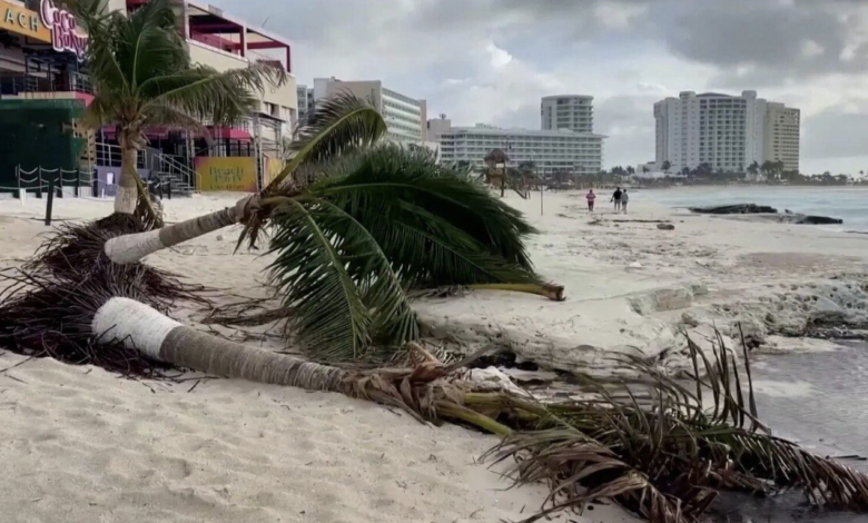 إعصار ميلتون يعيد تشكيل سواحل فلوريدا ويقسم الشواطئ إلى نصفين