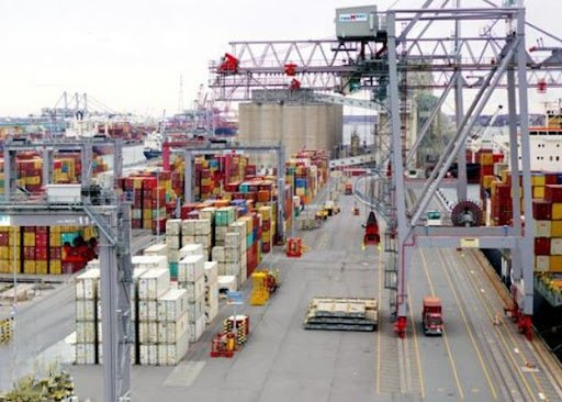 شللٌ في الموانئ الكندية: إضراباتٌ تُهدد الاقتصاد