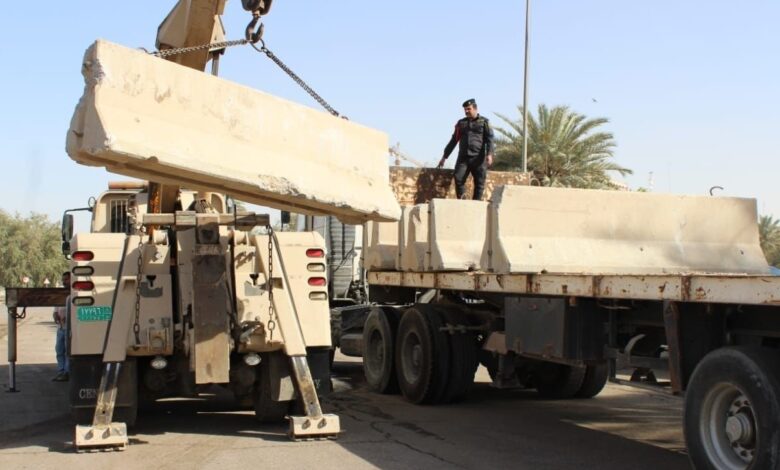 إزالة الكتل الإسمنتية من شوارع أبو غريب لتحسين حركة المرور