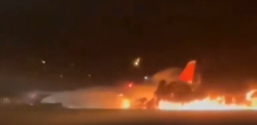 هبوط اضطرارى لطائرة روسية في أنطاليا واندلاع حريق