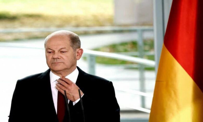 أزمة حادة تهز ألمانيا: إقالة وزير المالية وانسحاب الحزب الليبرالي