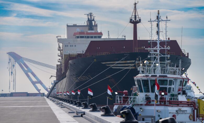 إنجاز جديد في ميناء الفاو: إرساء بواخر كبيرة على الأرصفة الجديدة واكتمال الطريق الرئيسي قريباً