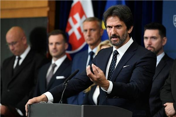 وزير الدفاع السلوفاكي: أوكرانيا ستواجه خسارة أراضٍ بسبب موقعها الجغرافي