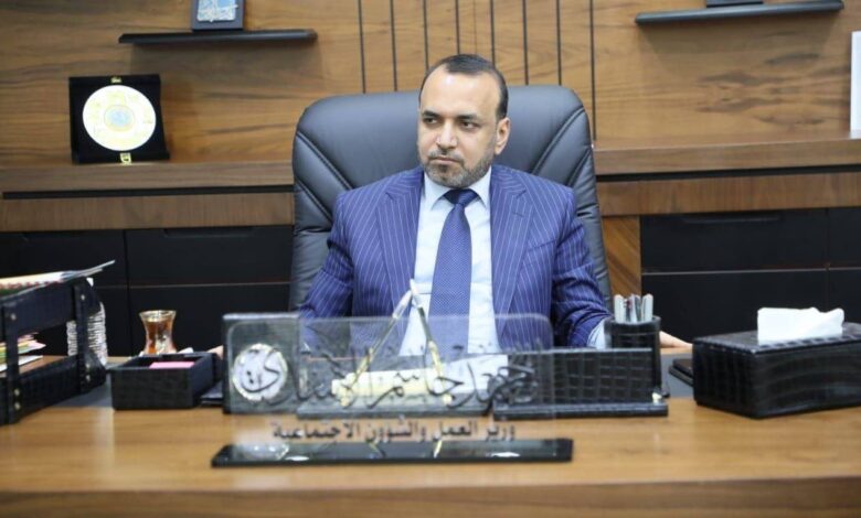 وزارة العمل تعلن تحويل مستفيدي الحماية إلى عقود في الداخلية