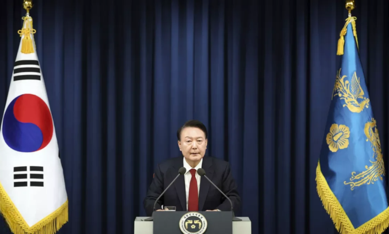 يون سوك يول يعتذر عن الأحكام العرفية لكنه يرفض الاستقالة