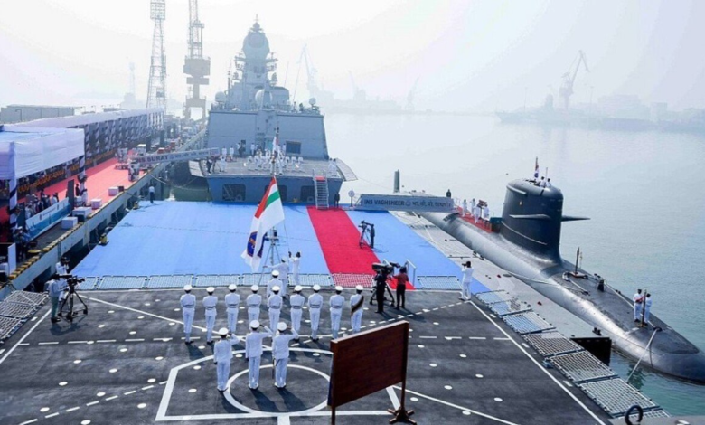 البحرية الهندية تضم غواصة وسفينتين حربيتين لتعزيز أسطولها