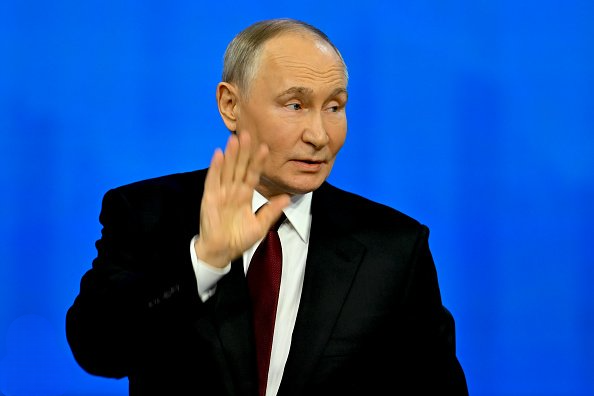 بوتين: المفاوضات مع أوكرانيا ممكنة ولكن زيلينسكي ليس شريكاً شرعياً