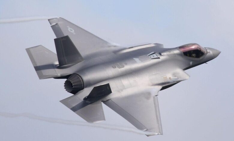 تحطم طائرة “إف-35” في ألاسكا أثناء الهبوط ونجاة الطيار