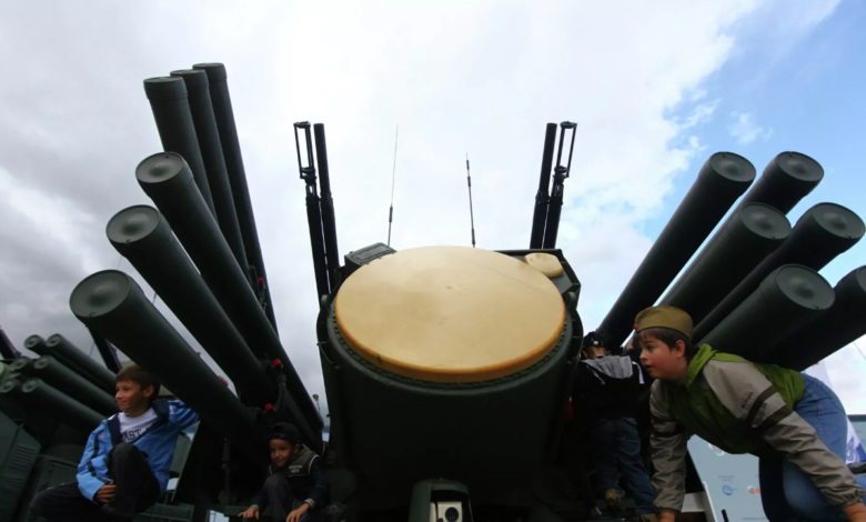 الدفاعات الروسية تسقط أهدافًا جوية في بيلغورود وتسبب أضرارًا مادية