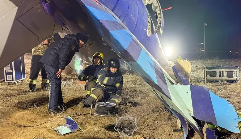 تحقيقات جديدة تكشف تفاصيل تحطم الطائرة الأذربيجانية في كازاخستان