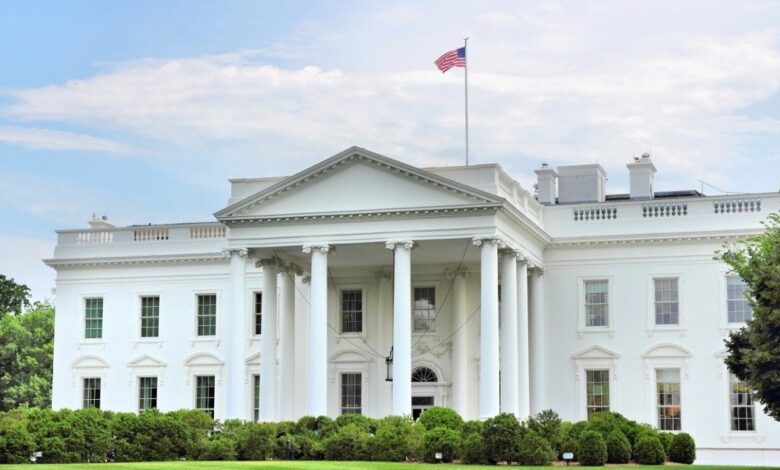 البيت الأبيض: انتقال السلطة إلى ترامب يسير بسلاسة رغم تصريحاته
