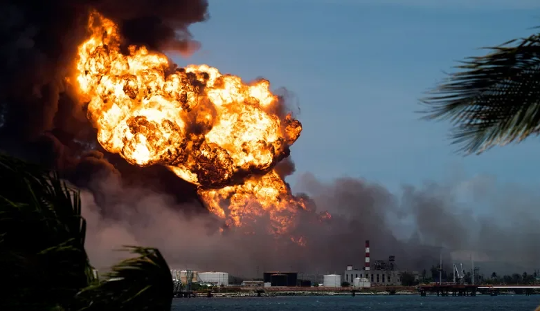 انفجار في مستودع ذخيرة بكوبا يتسبب بفقدان 13 عسكريًا