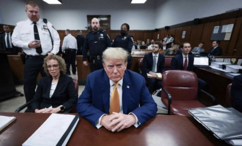 وزارة العدل الأمريكية تقيل 12 مسؤولًا مرتبطًا بمحاكمة ترامب