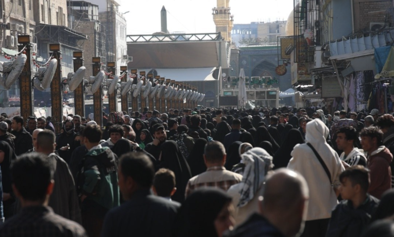 إحياء ذكرى المبعث النبوي في النجف الأشرف: آلاف الزائرين يتوافدون لإحياء المناسبة