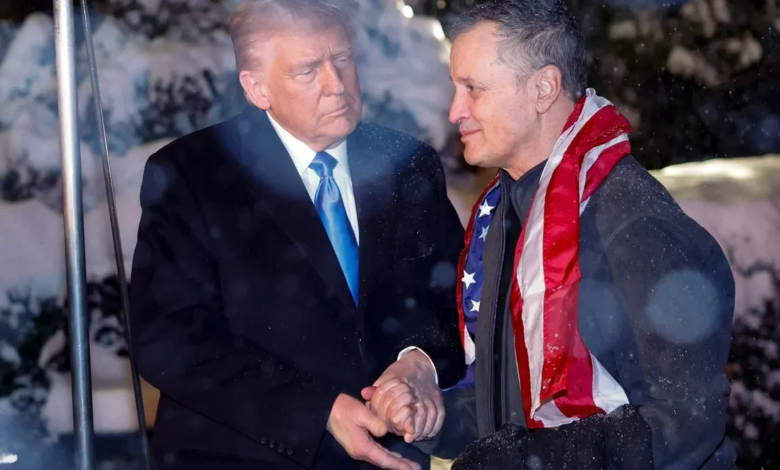 مارك فوغل يعود إلى أمريكا بعد الإفراج عنه من روسيا