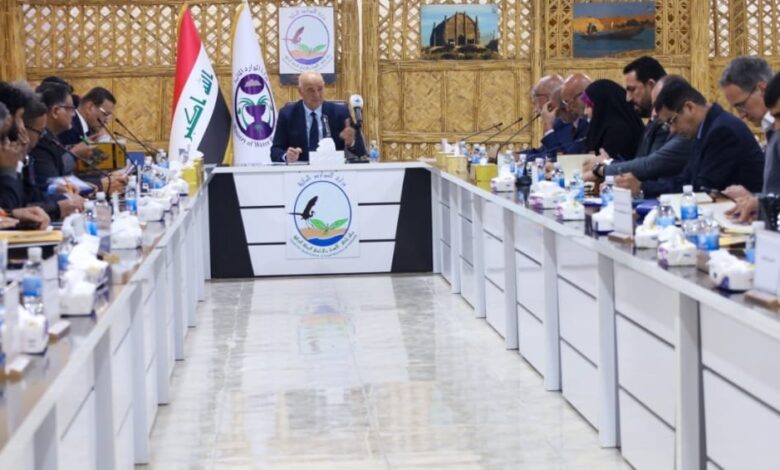 وزير الموارد يوجه بحماية الأهوار والحد من الصيد الجائر