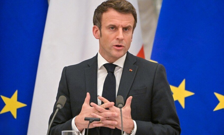 ماكرون يدعو أوروبا لتحمل مسؤولية أوكرانيا بشكل مستقل