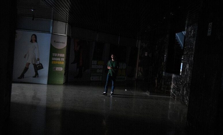 انقطاع كهربائي شامل يشل تشيلي وفرض حظر تجول ليلي