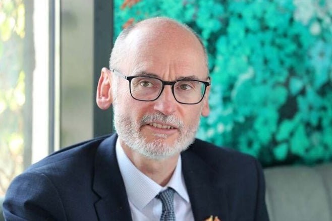 السفير البريطاني: العراق في أفضل حالاته ويشارك بصياغة الأجندة الدولية