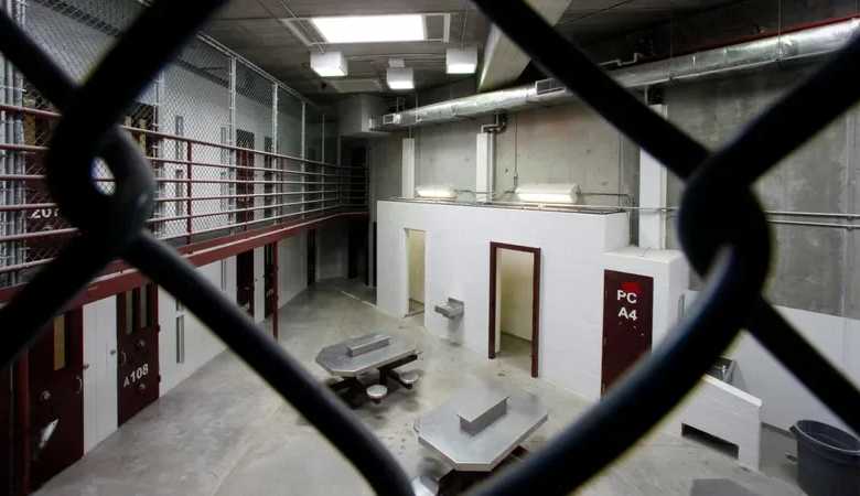 غوانتانامو تستقبل مهاجرين مرحّلين بقرار ترامب