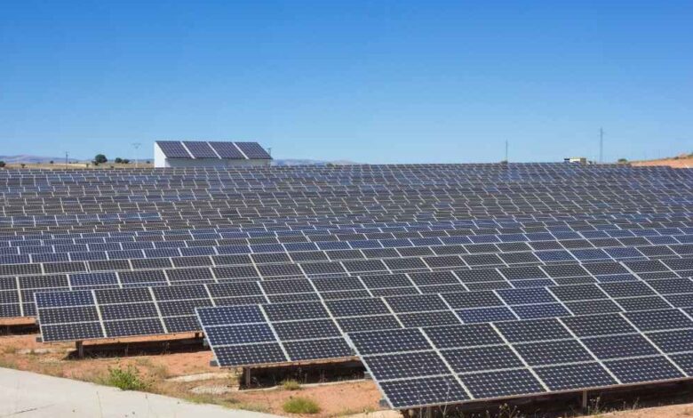 البصرة وتوتال تتفقان على إنشاء محطة طاقة شمسية بقدرة 1000 ميغاواط