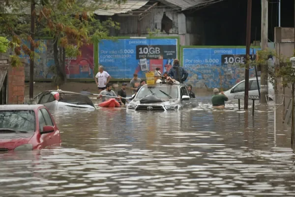 كارثة الفيضانات المفاجئة تضرب الأرجنتين: خسائر بشرية ومادية فادحة