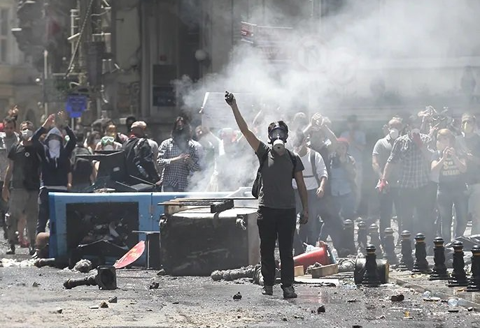 احتجاجات شعبية في اسطنبول تندد باعتقال امام أوغلو