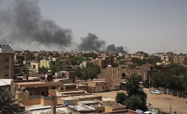 الجيش السوداني يستعيد القصر الجمهوري ويدعو المواطنين للعودة إلى مناطقهم