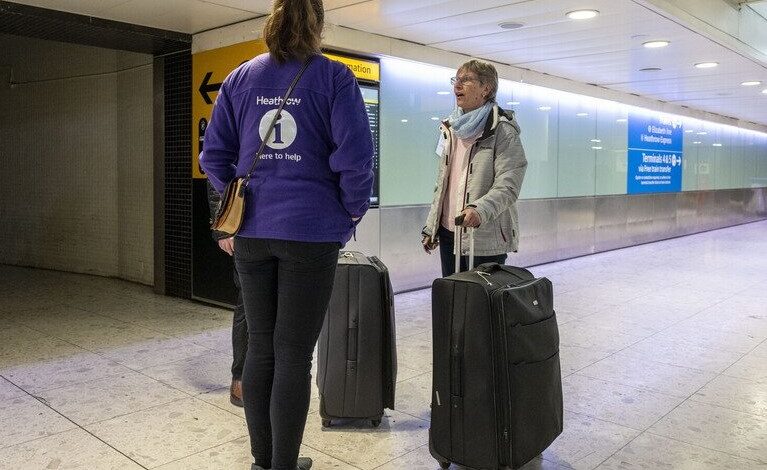 بريطانيا تسمح بالرحلات الليلية في هيثرو لمواجهة أزمة انقطاع الكهرباء