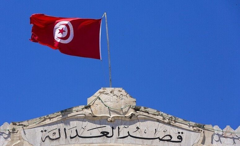 عقوبات قاسية في تونس: حكم بالسجن 66 عاماً لمعارضين في قضية الأمن القومي