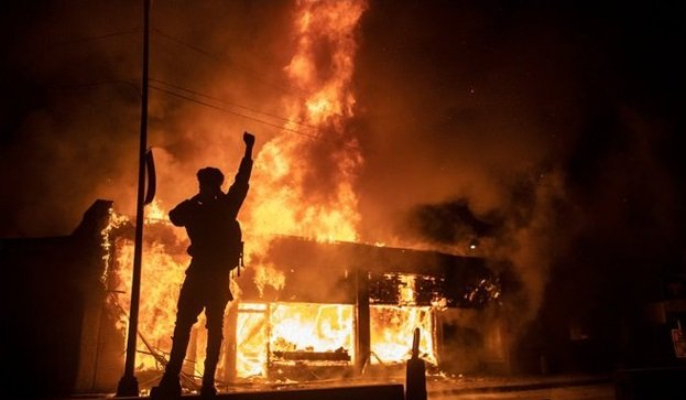 انفجار مستودع ألعاب نارية في كجرات يودي بحياة 18 شخصًا